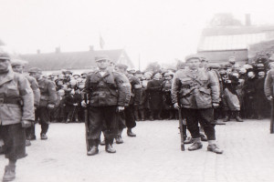 Bilde av Hjemmestyrkene på Torget 1945
